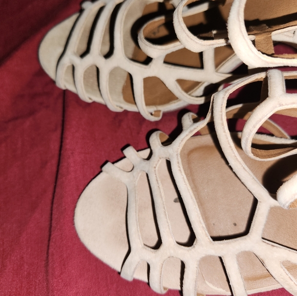 Sand colored high healed sandle - Picture 5 of 5